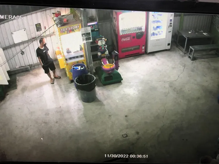 駕賓士車犯案的竊賊在身影曝光後仍流竄犯案。民眾提供