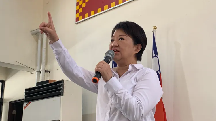 盧秀燕在國民黨選後感恩餐會上以「選前要跟選後依樣認真才能回報人民的期望」跟同志互勉。曾雪蒨攝