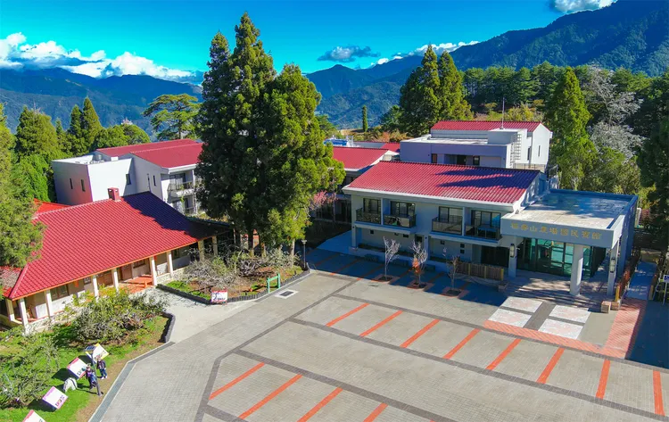 新建國民賓館開幕後，福壽山農場全場可供住宿空間達109間，預期可以緩解旺季一房難求的現象。福壽山農場提供