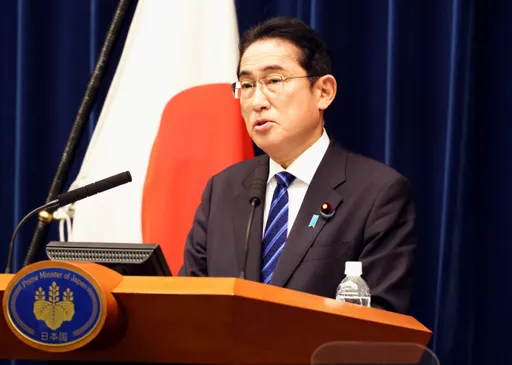 日相岸田吃高級海鮮「感覺變成超有錢的人」　慘遭網友吐槽