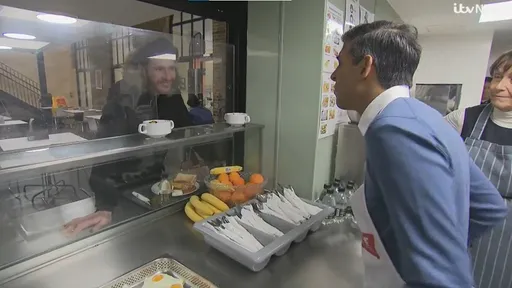 有錢人真的不懂!聖誕節前超尷尬對話 英國首相問遊民這句被譙翻