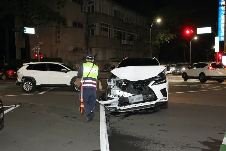 警方到場排除事故。張喆喜攝