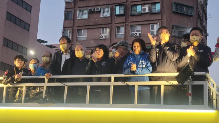 黃敏惠晚間自行宣布當選。劉榮輝攝