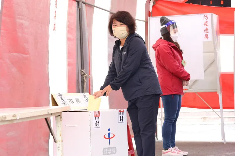 國民黨提名，爭取連任嘉義市長的黃敏惠呼籲選民快投票。翻攝勇媽阿惠-黃敏惠FB