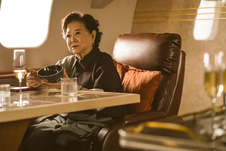 陳淑芳扮演女CEO，透過眼神、量身訂做服飾、珠寶等霸氣外露。台北双喜電影提供