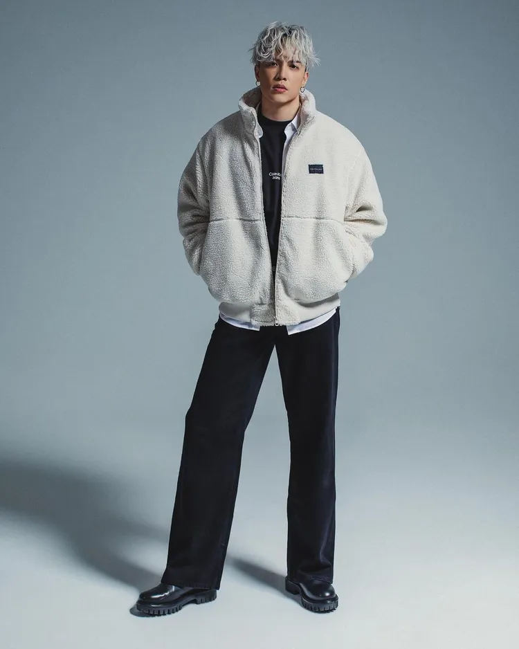 J.Sheon表示沒在洗牛仔褲，「我讓它自由生長出一個生態系」。翻攝jsheonofficial IG