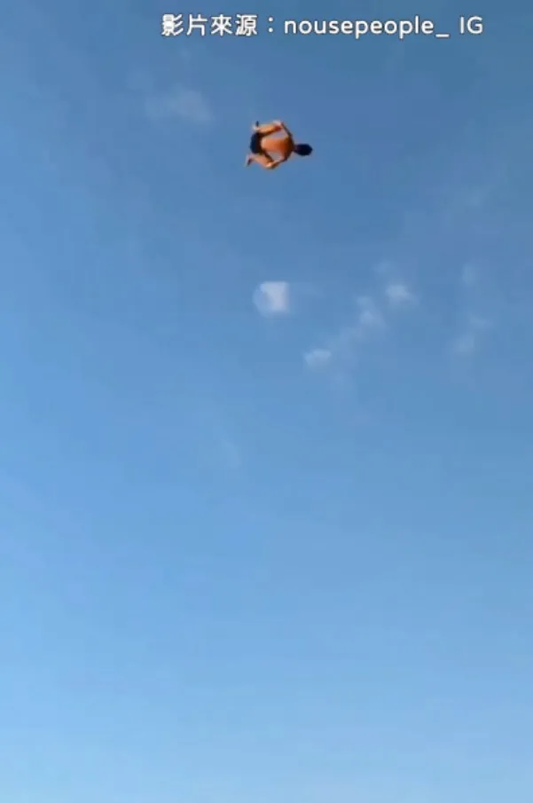 Hey, bro! Where are you going?　彈跳床兮易心寒　兄弟一去兮不復還。IG@nousepeople_ 提供