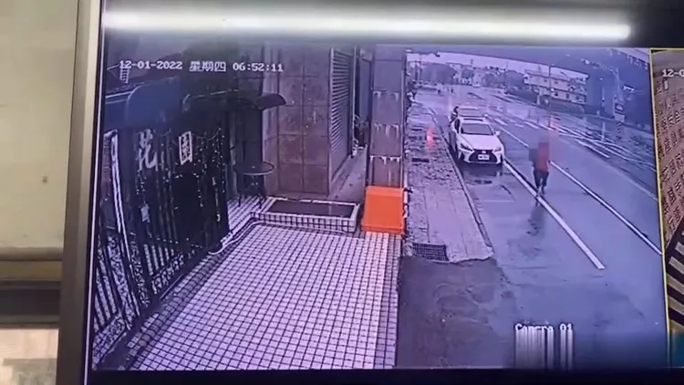 見林男持槍恐嚇，計程車司機跑往林男住處管理室請求管理員幫忙報案。翻攝照片