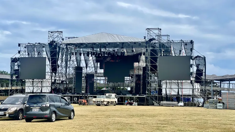 台東海濱公園演唱會正進行設置作業。古和純攝