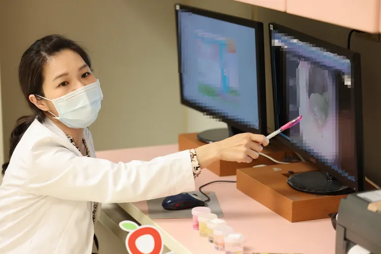 五顏六色的水晶寶寶泡水後即膨脹，幼兒若誤食進腸道，可能造成腸堵塞。侯昌騰攝