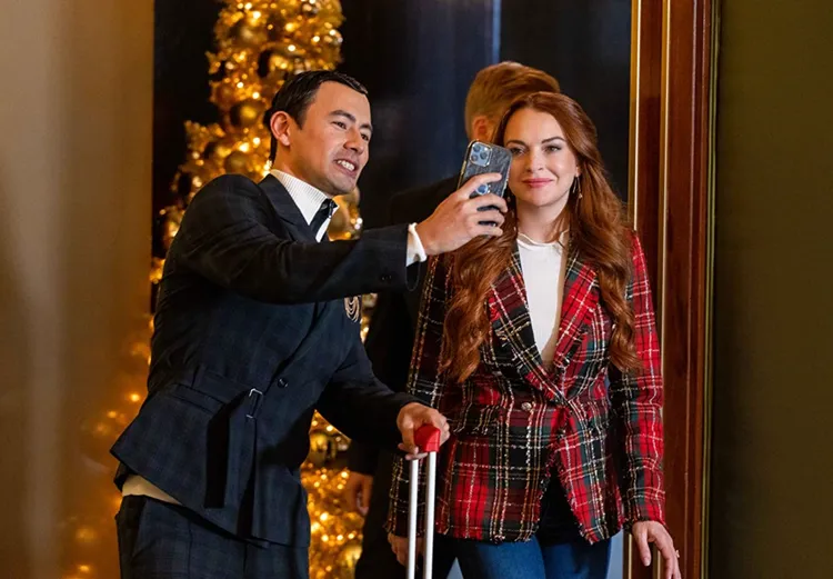 片中塔德完全沈溺在自己的世界裡，每個時刻都要自拍留存。