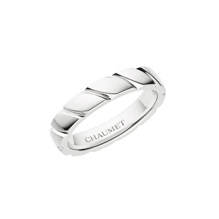 Torsade de CHAUMET鉑金戒指，約7萬5100元。品牌提供