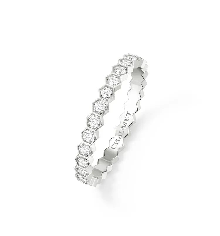 Bee My Love 18K白金鑽戒，約13萬5000元。品牌提供