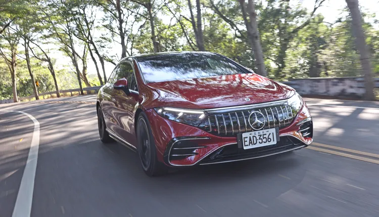 若全力加速、新車還是可以展現狂暴一面。翁玉信攝