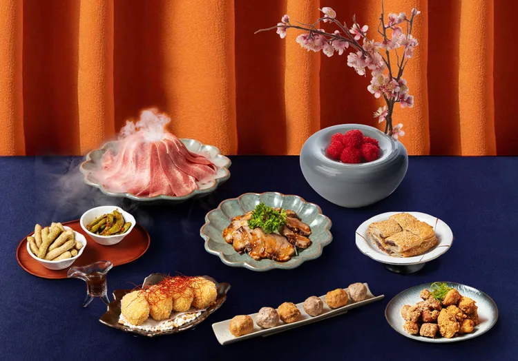 這一鍋皇室秘藏鍋物推精燉雞湯與功夫菜餚，讓饕客暖心也飽胃。這一鍋提供