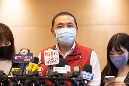 侯友宜接當選證書 是否「做好做滿」他這樣說