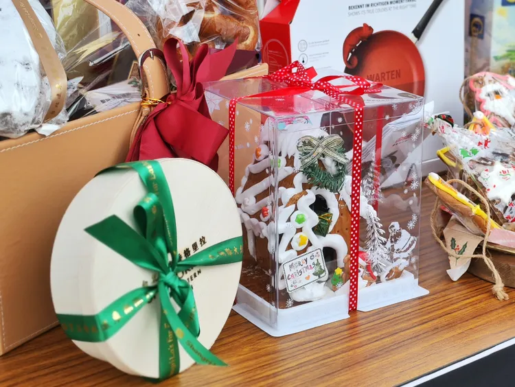 台北遠東香格里拉德籍行政甜點主廚法蘭克(Frank Braun)，演繹家鄉節慶風味，於現場帶來最具聖誕感的德式聖誕烘焙與傳統美饌。田欣雲攝