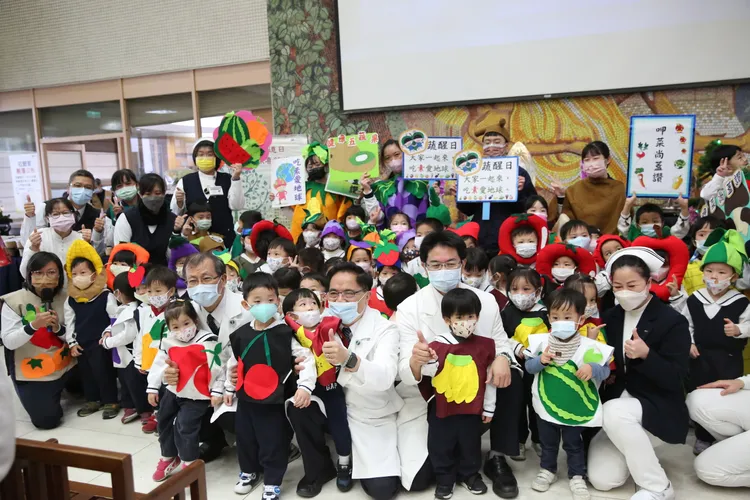 大愛幼兒園的小朋友到院感謝護理人員的辛勞。花蓮慈濟醫院提供