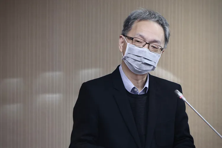 曾銘宗跟范世平都認為，衛福部長薛瑞元該下台走人。林林攝