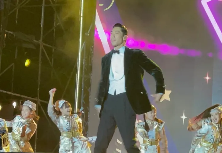 國民姐夫AKIRA擔任開場。張沛森攝