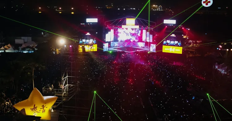 高雄跨年首度以260度超廣角雙面舞台。市府提供