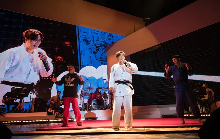 蕭煌奇在演唱《出運啦》時，挑戰台上快速換裝，換上柔道服登場。宜辰整合行銷提供