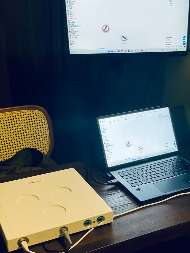 來自德國的身心靈檢測儀讓用餐體驗更富饒趣味。曾仲葳攝