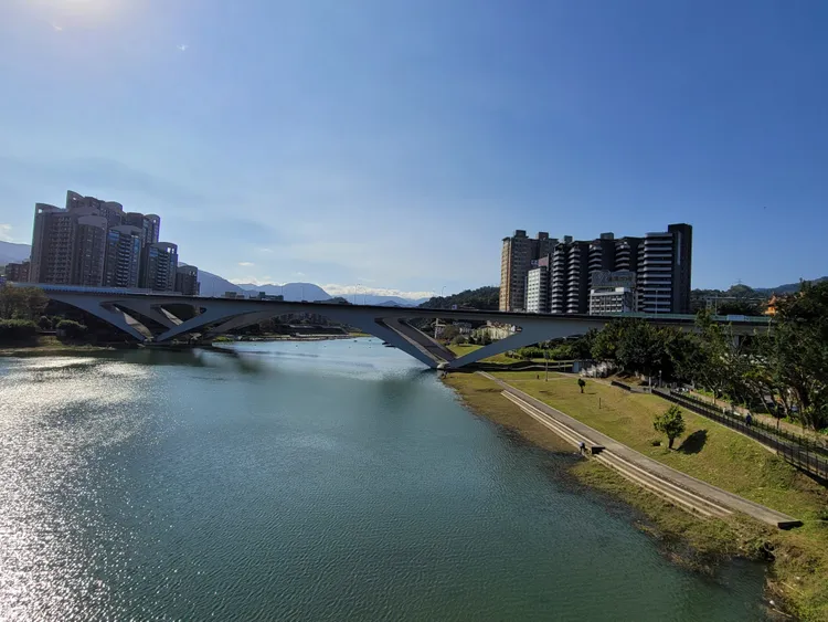 「國賓大苑」為新店區的水岸景觀豪宅，位於碧潭首排。黃瑋諭提供