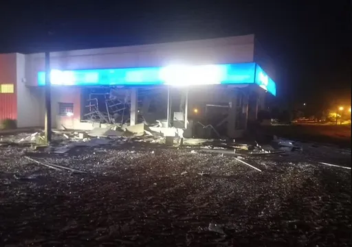 囂張匪徒搶銀行「先包圍警局」 炸毀金庫鄰居誤認放煙火