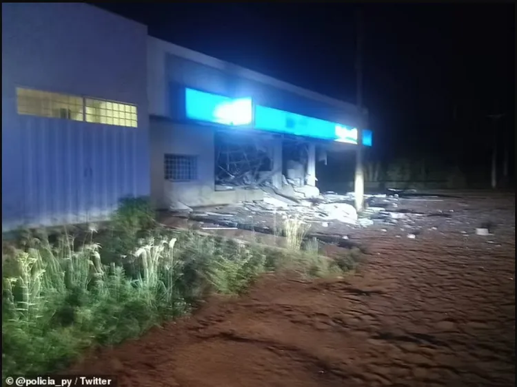 銀行被洗劫一空，至今警方沒有逮捕任何人。polic ia_ia twtitter