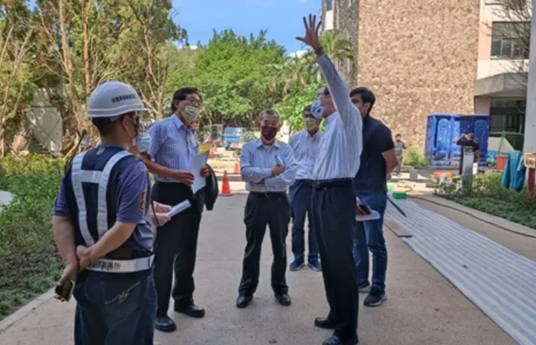 張念慈（右4）會勘時留下的身影。