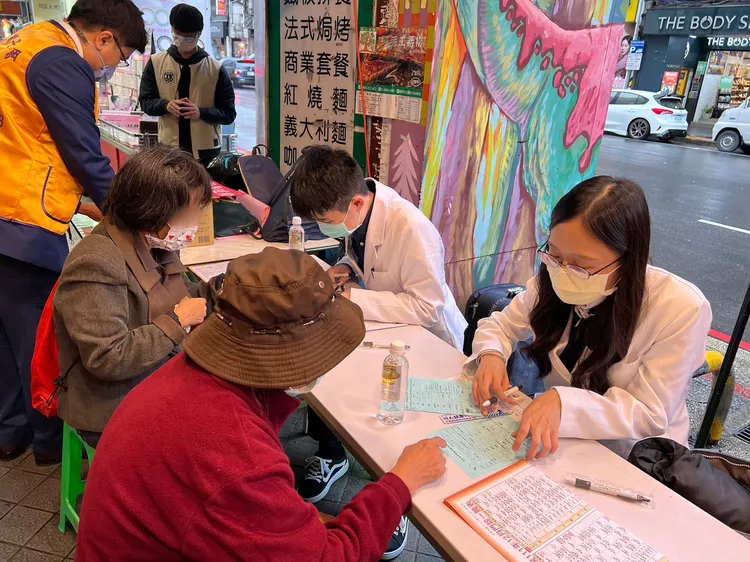 現場也為民眾免費諮詢健康問題。翻攝畫面