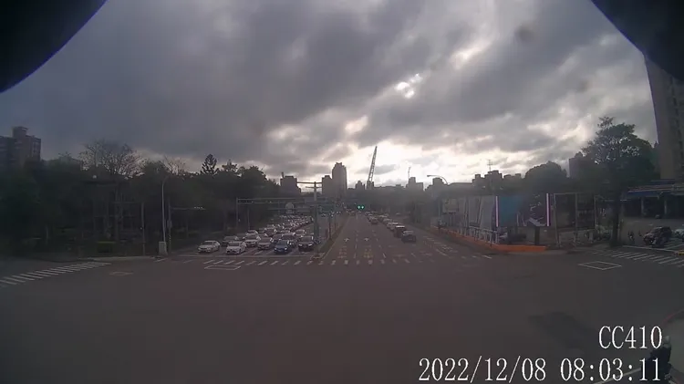 竹北光明6路與縣政二路口，智慧交統啟用後，舒緩交通壅塞。新竹縣政府提供