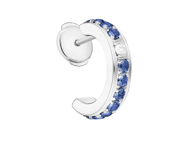 伯爵Possession 18K白金藍寶石單圈耳環，5萬9000元。品牌提供