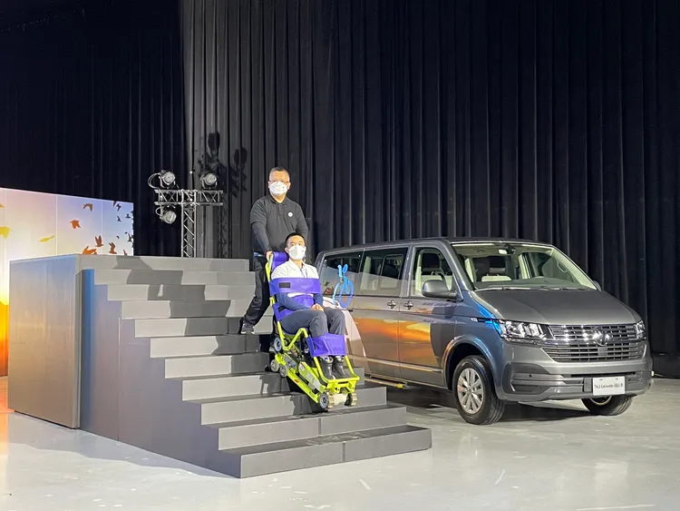 行無礙資源推廣協會自2015年開始提供「爬梯機上下樓」專人服務，至今已服務超過1萬人次。林浩昇攝