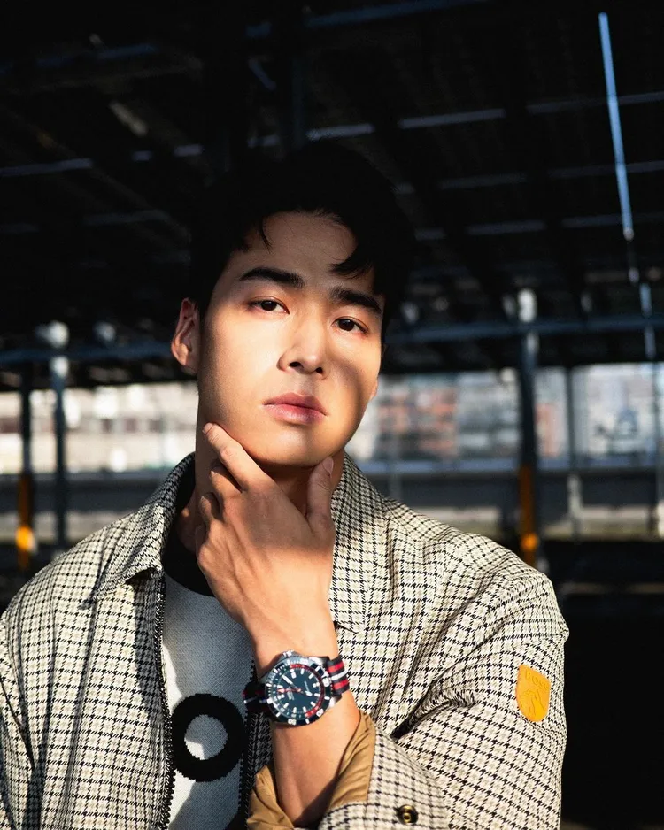 林敬倫亮美度表Ocean Star GMT海洋之星雙時區特別錶，表示喜歡快拆錶帶設計。翻攝seanlins IG