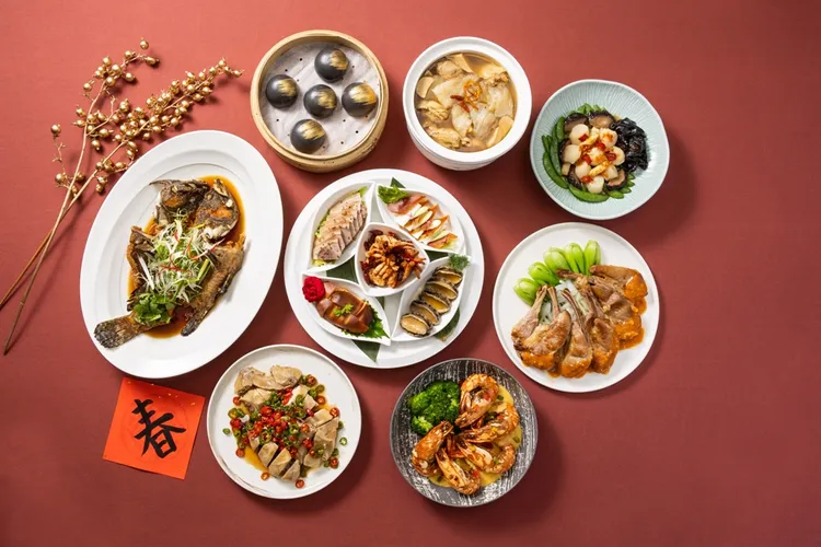 新竹喜來登集結廣、粵、川、台等料理美味的「采悅軒中餐廳」推出中式5人年菜套餐內含八道海陸菜餚。新竹喜來登提供