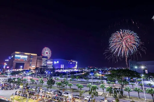 高雄跨年煙火搶先看　《亞灣跨年花火》平安夜試打