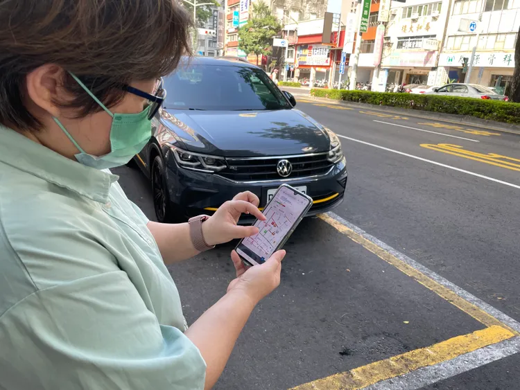 高市車主查公有停車場服務資訊網，即可知繳費、停車及拖吊等相關資訊。高市府提供