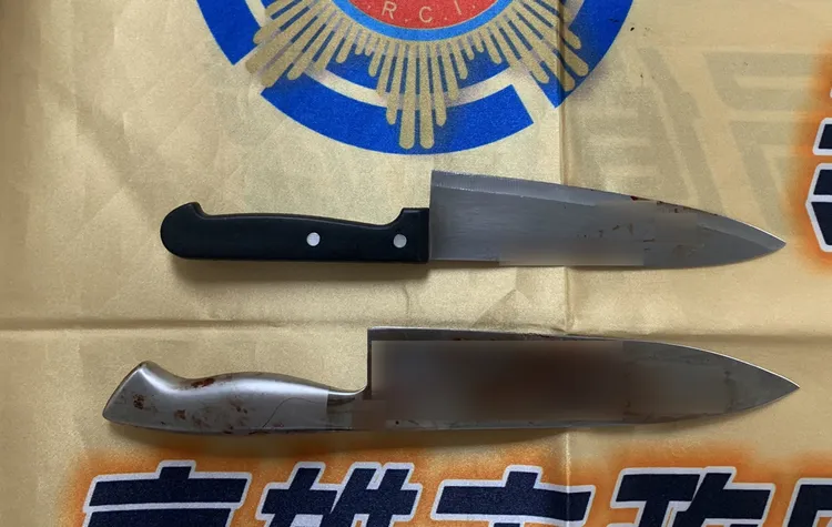 兇嫌作案雙刀。讀者提供