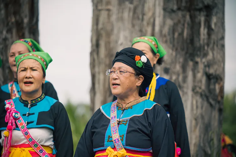 高淑娟團長與杵音文化藝術團。文總提供