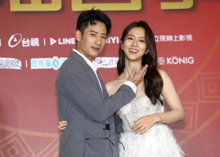 周孝安（左）和周曉涵再度合作演一對。陳明中攝