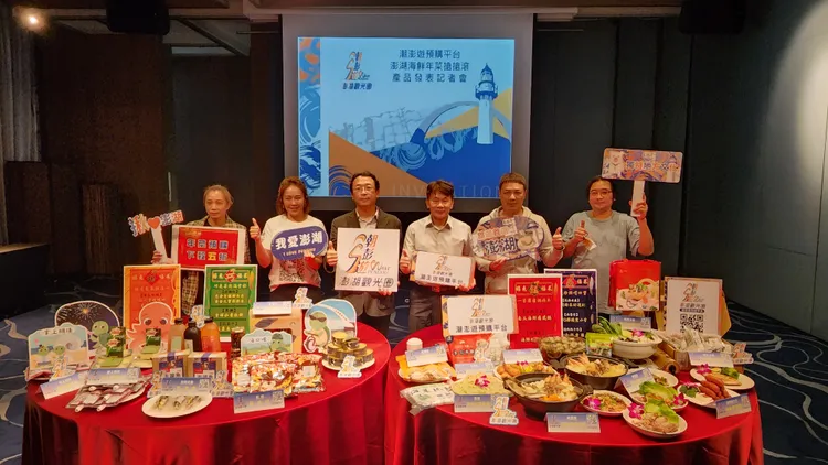 潮澎遊行程產品預購數位平台中的好生凍電商通路，也結合許多來自於澎湖的海鮮年菜組合、海鮮類產品的伴手禮盒組和過年零嘴拌手禮。許逸民攝