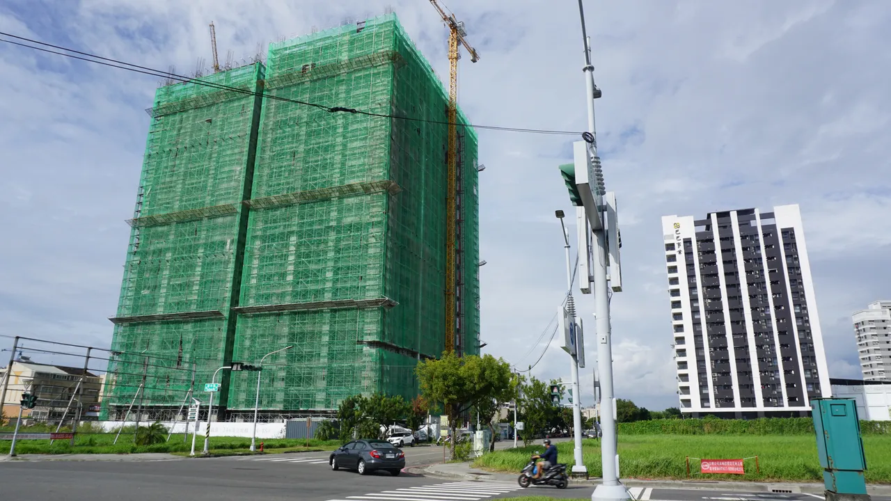 台積電效應消風導致楠梓區預售屋今年交易量縮67%,新屋3字頭對首購而言難以負擔。葉家銘攝