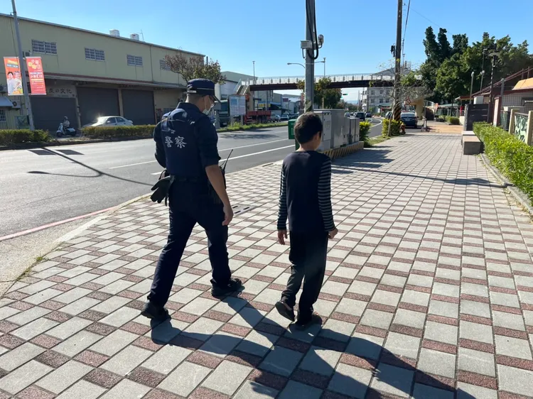 男童坦承因被母親訓斥負氣下車。讀者提供