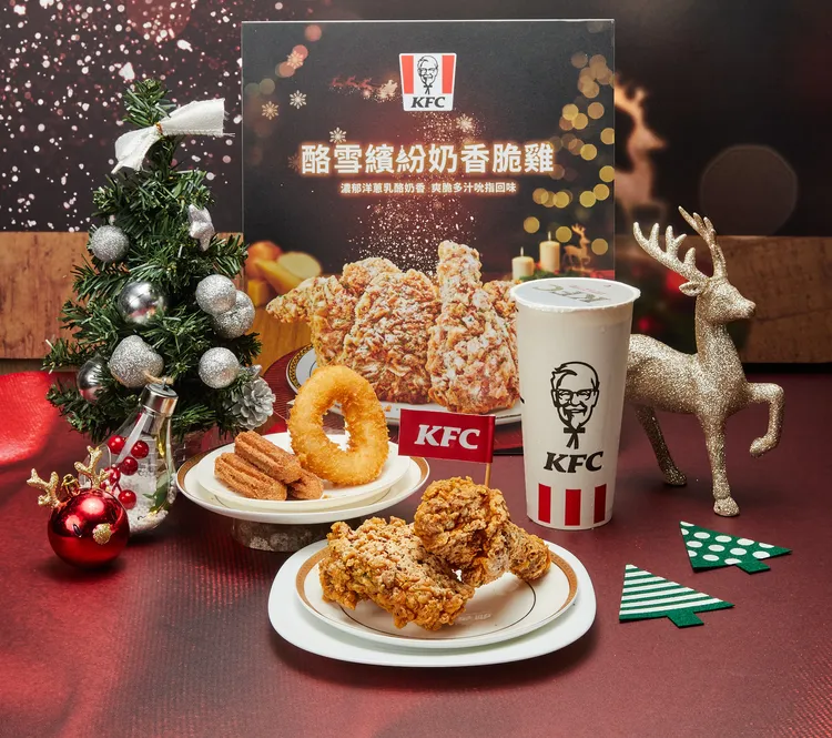 肯德基聖誕推出期間限定新品，包含「濃醇金燦可可蛋撻」、「肉桂吉拿棒」以及「酪雪繽紛奶香脆雞」。業者提供