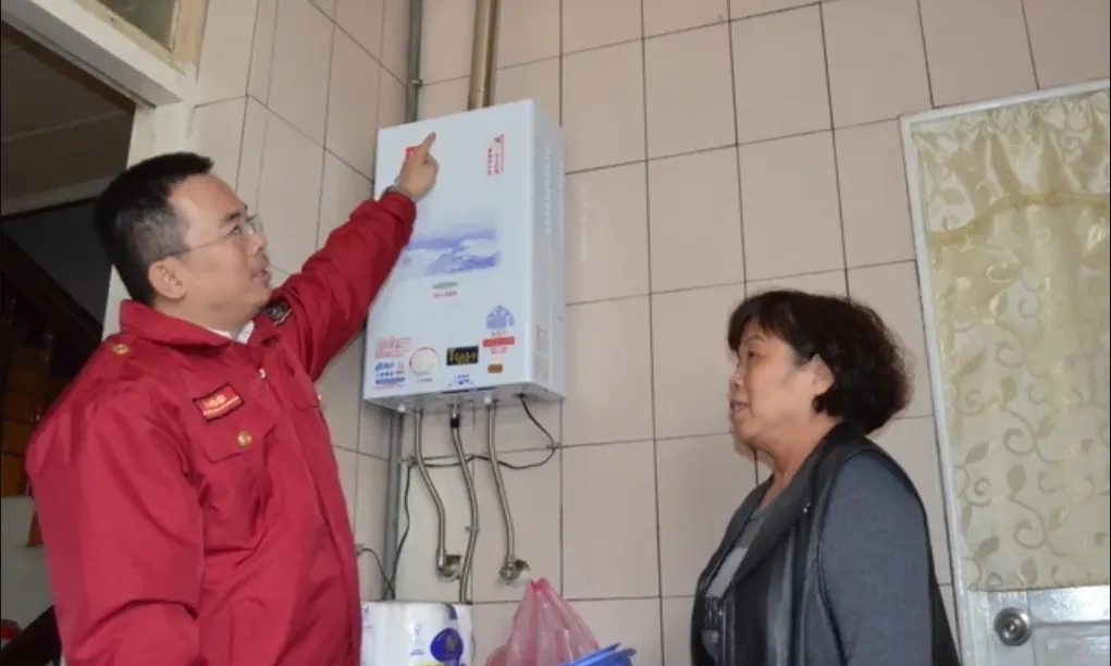 消防署呼籲,使用瓦斯熱水器及電暖器具應注意室內通風及用電安全。資料畫面