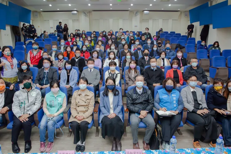 高虹安今天與校長協會、家長聯合會、家長會長協會、全國家長會長聯盟代表及新竹市議員進行教育座談會。新竹市府提供