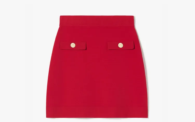 新年膠囊系列紅色迷你短裙，1萬1600元。品牌提供