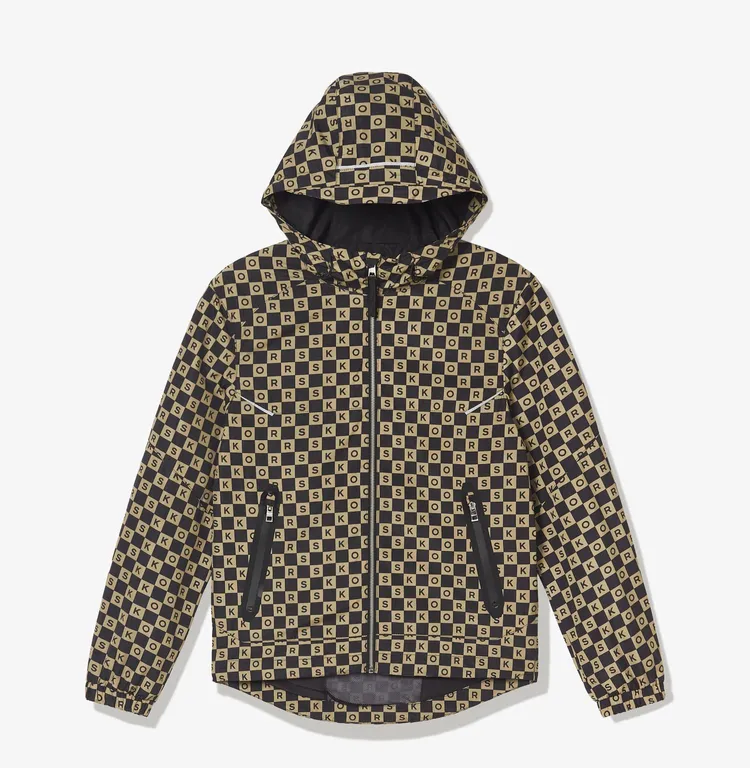 新年膠囊系列男款黑駝棋盤格連帽夾克，1萬7900元。品牌提供